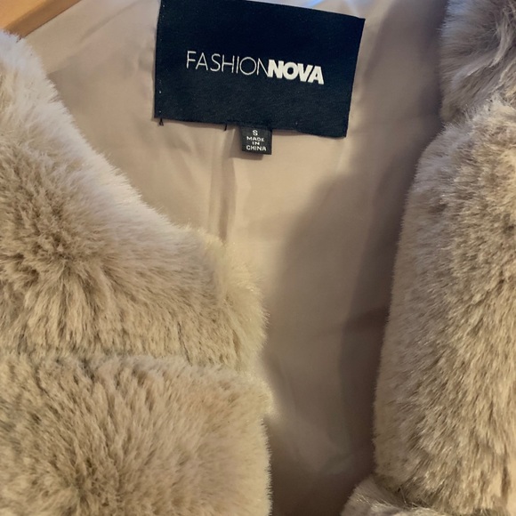 Fashionnova jacket - Picture 2 of 4